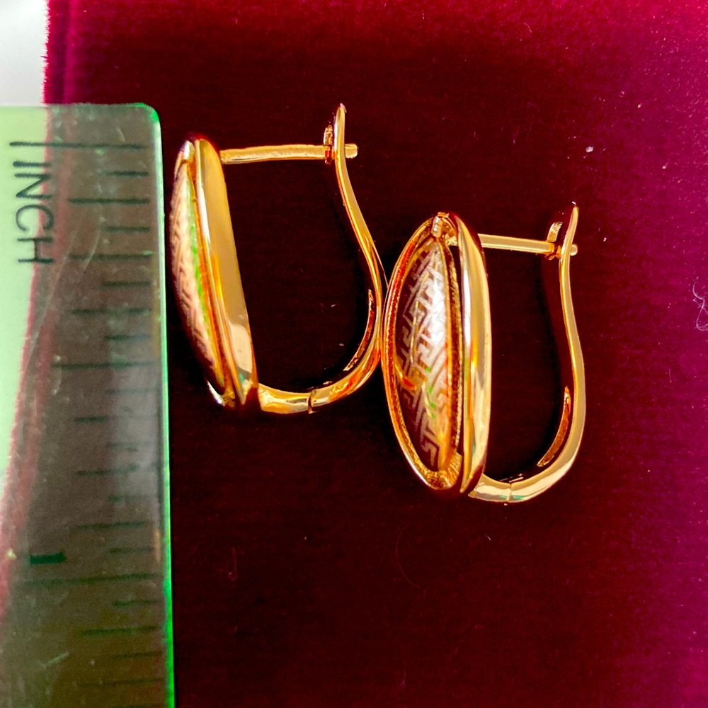 🌟 Gold Plated Earrings - Picture 2 of 3